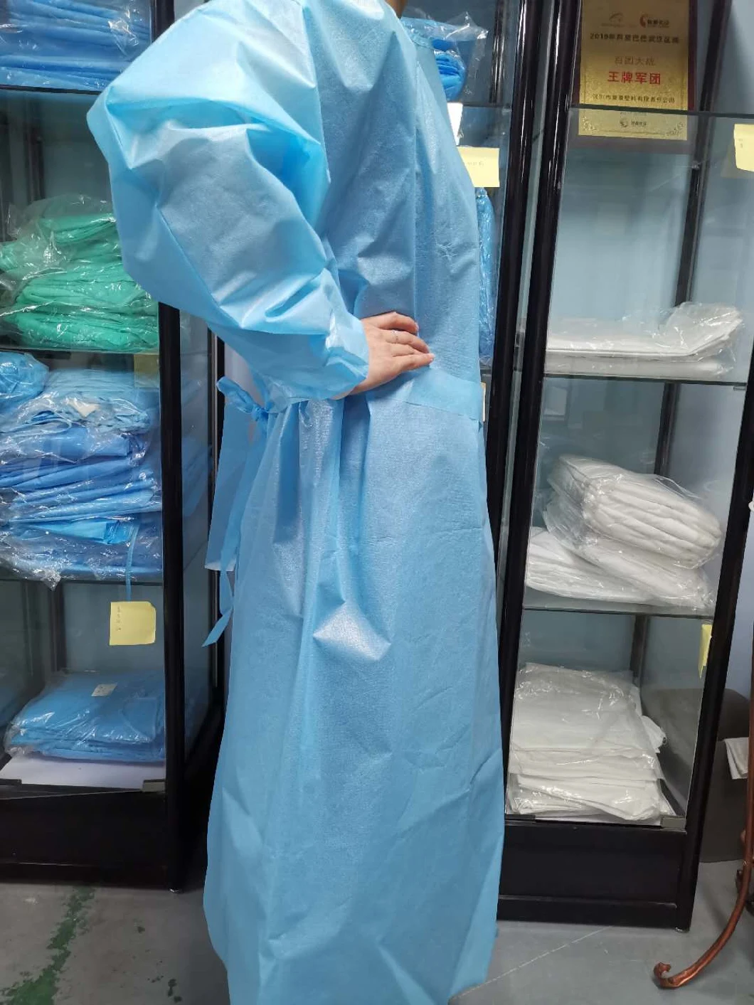 Disposable Reinforced Non Woven Surgical Gown in Stock for Sale